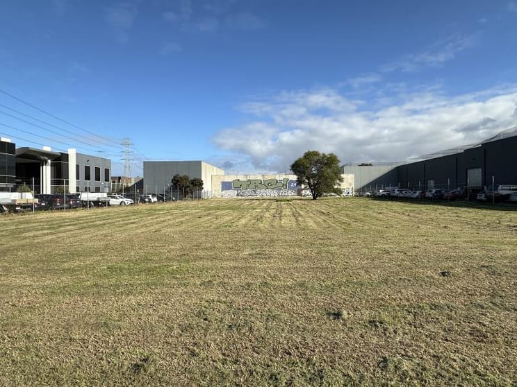 Click to view all images 101 Salmon Street Port Melbourne VIC 3207 - Image 2