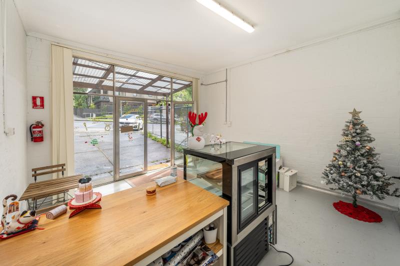 Click to view all images 11 Park Road Surrey Hills VIC 3127 - Image 3