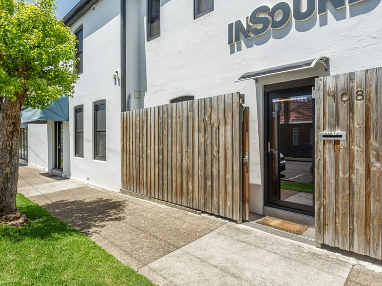 Click to view all images Unit 2/108 West Street Crows Nest NSW 2065 - Image 1