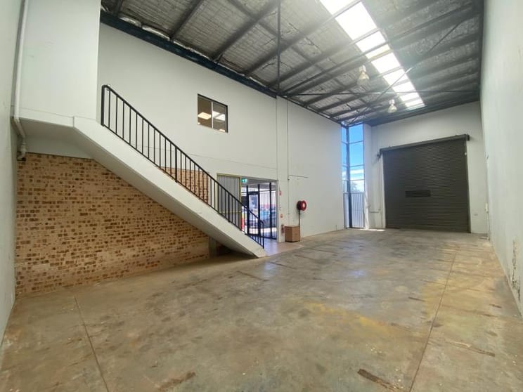 Click to view all images Unit 4/26-28 Whyalla Place Prestons NSW 2170 - Image 3