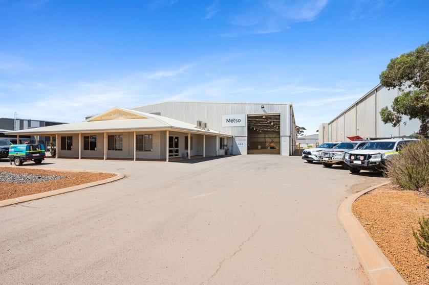 Click to view all images 2/25 Kakarra Road West Kalgoorlie WA 6430 - Image 1