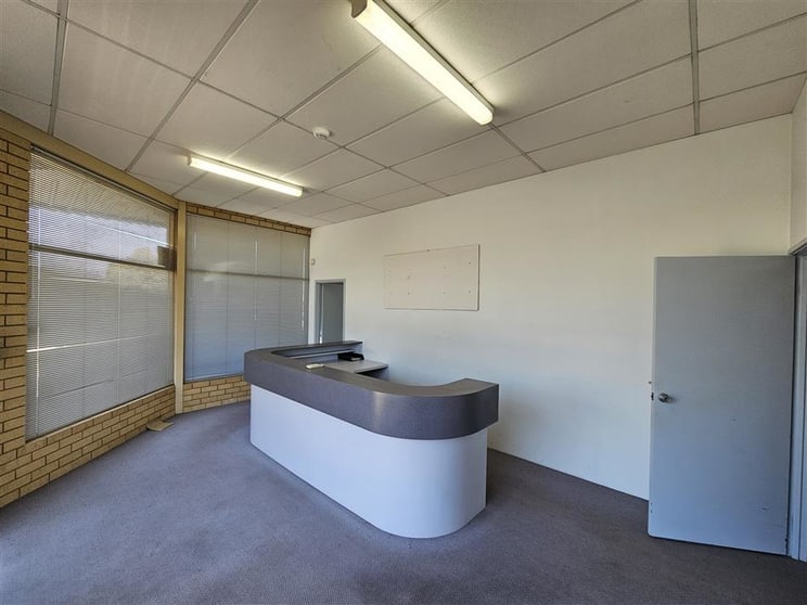 Click to view all images 1/75 Crocker Drive Malaga WA 6090 - Image 3