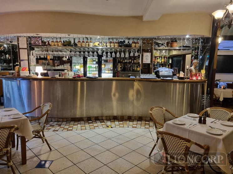 Click to view all images Hamilton QLD 4007 - Image 2