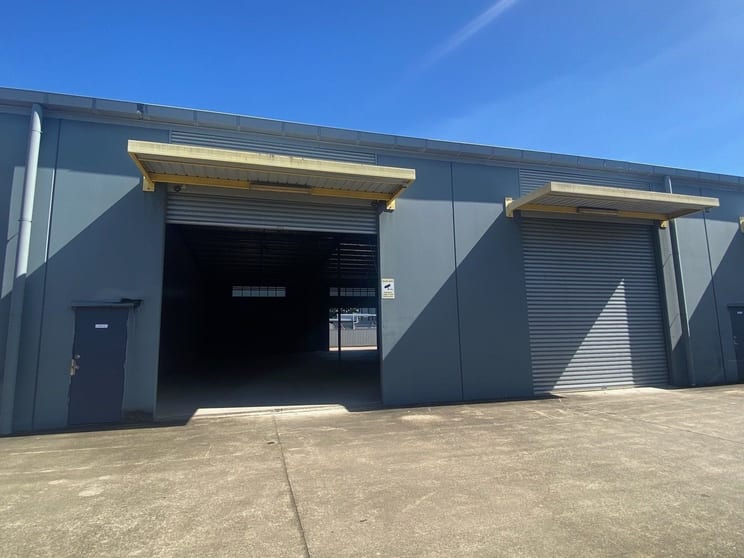 Click to view all images Unit 2 14-16 Toohey Street Portsmith QLD 4870 - Image 1