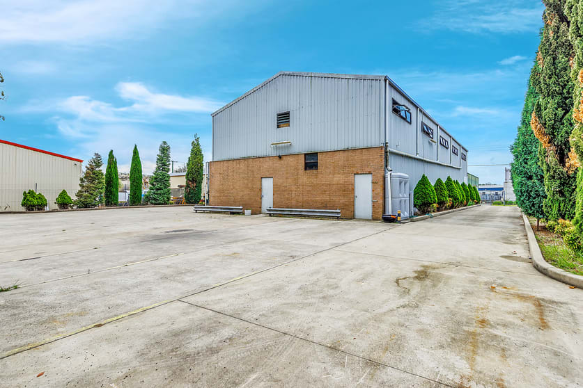 Click to view all images 27 Jura Street Heatherbrae NSW 2324 - Image 2