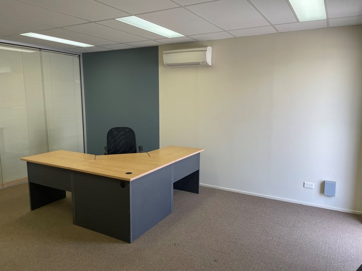 Click to view all images 4/88 Sheppard Street Hume ACT 2620 - Image 3