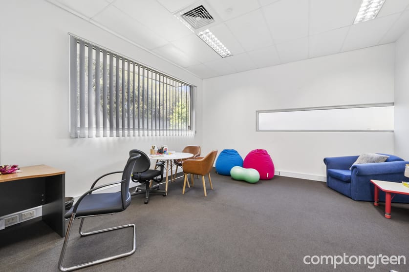 Click to view all images 1&2/2a Akuna Williamstown VIC 3016 - Image 3