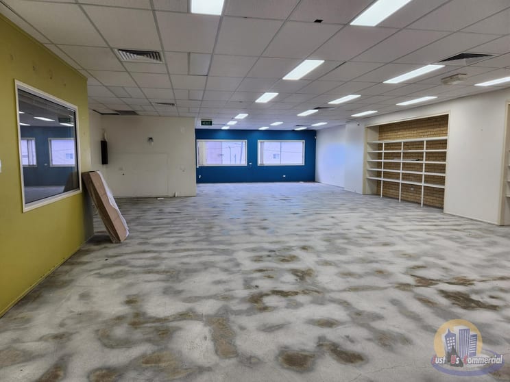 Click to view all images Upstairs/205 Bourbong Street Bundaberg Central QLD 4670 - Image 1