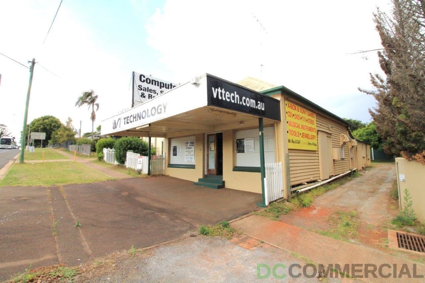 Click to view all images 130 Ruthven Street Harlaxton QLD 4350 - Image 2