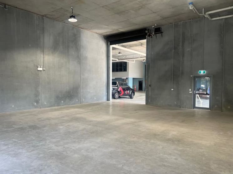 Click to view all images Unit 1/4 Jullian Close Banksmeadow NSW 2019 - Image 3