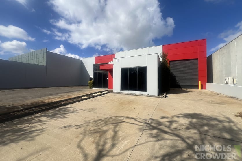 Click to view all images 11 Leah Grove Carrum Downs VIC 3201 - Image 2