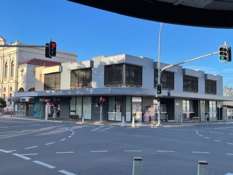 Click to view all images 413 Kent Street Maryborough QLD 4650 - Image 2