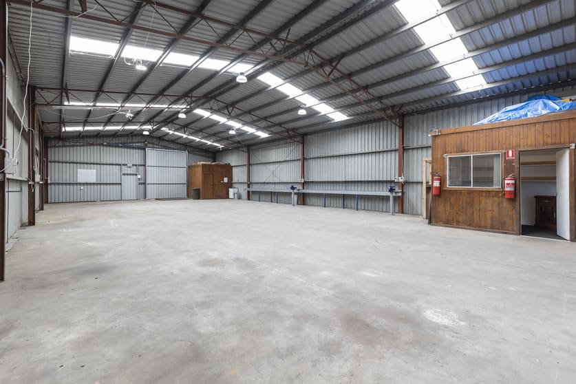 Click to view all images 27 Albert Street Moolap VIC 3224 - Image 2