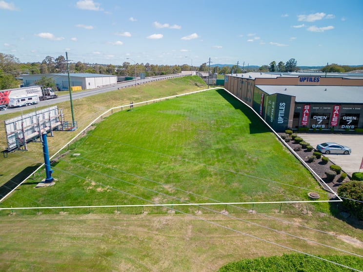 Click to view all images 102 Gympie Road Strathpine QLD 4500 - Image 3