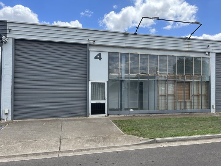 Click to view all images 4/8-10 Norton Drive Melton VIC 3337 - Image 1