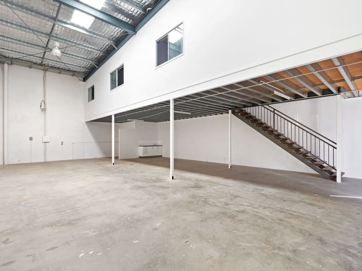 Click to view all images 4/6 Victory East Street Urangan QLD 4655 - Image 3