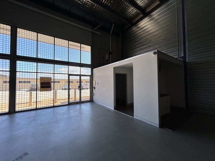 14/181 Gladstone Street Fyshwick ACT 2609 - Image 2