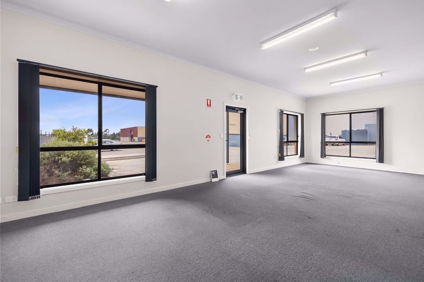 Click to view all images Shed 4/319 Learmonth Road Wendouree VIC 3355 - Image 2