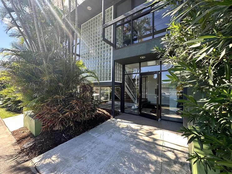 Click to view all images 25 Lemana Lane Burleigh Heads QLD 4220 - Image 3