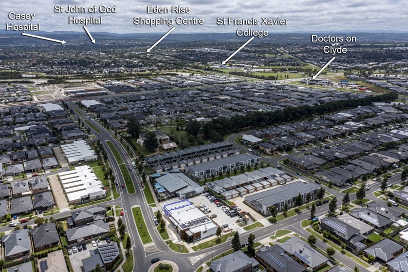 Click to view all images 1 & 2/148 Wheelers Park Drive Cranbourne North VIC 3977 - Image 3