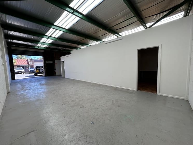 Click to view all images Unit 7/112-114 Hammond Road Dandenong VIC 3175 - Image 2