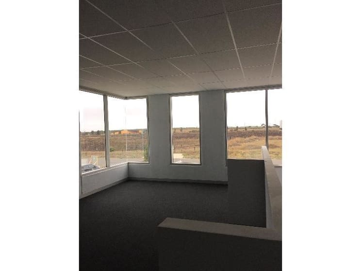 Click to view all images 35A Eucumbene Drive Ravenhall VIC 3023 - Image 2
