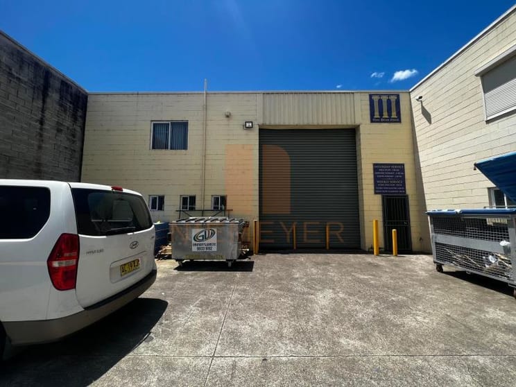 Click to view all images Unit 4/5 Moorlands Road Ingleburn NSW 2565 - Image 2