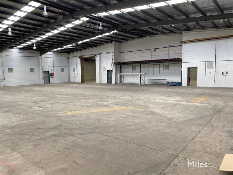 Click to view all images 8-10 Aileen Avenue Heidelberg West VIC 3081 - Image 2