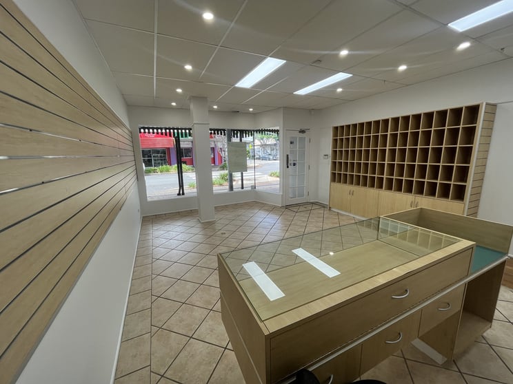 Click to view all images 108A Bay Terrace Wynnum QLD 4178 - Image 3