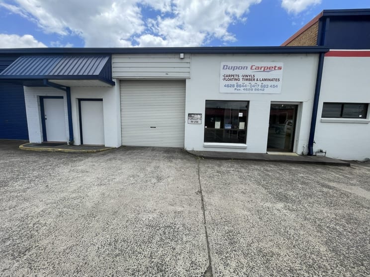 Click to view all images 2/7 Mill Road Campbelltown NSW 2560 - Image 2