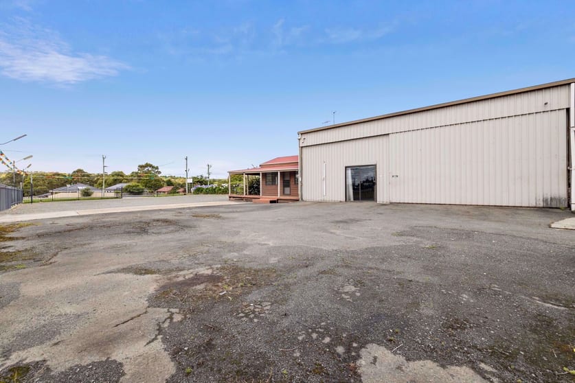 Click to view all images 1164 Geelong Road Mount Clear VIC 3350 - Image 2