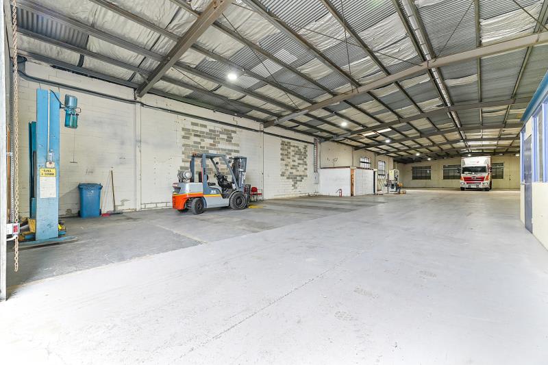 Click to view all images 33 Cambria Road Keysborough VIC 3173 - Image 2