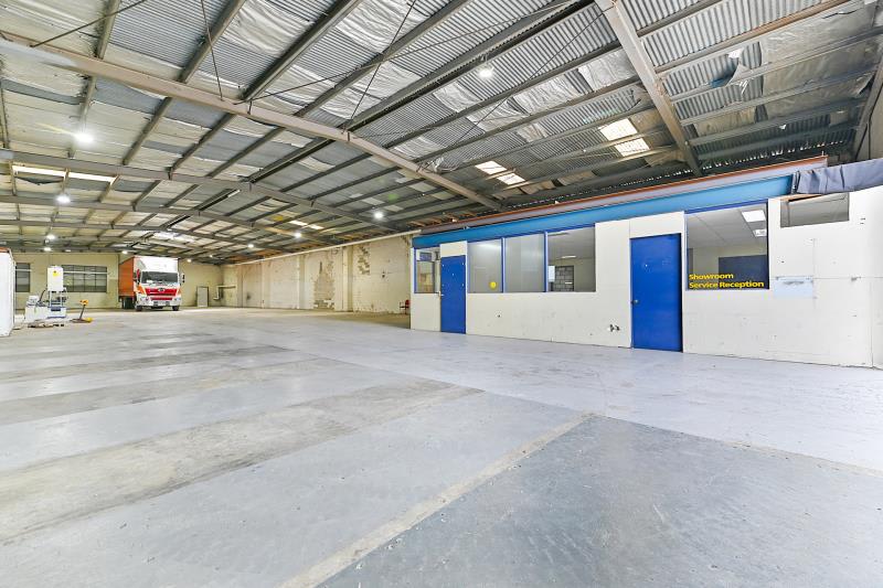 Click to view all images 33 Cambria Road Keysborough VIC 3173 - Image 3