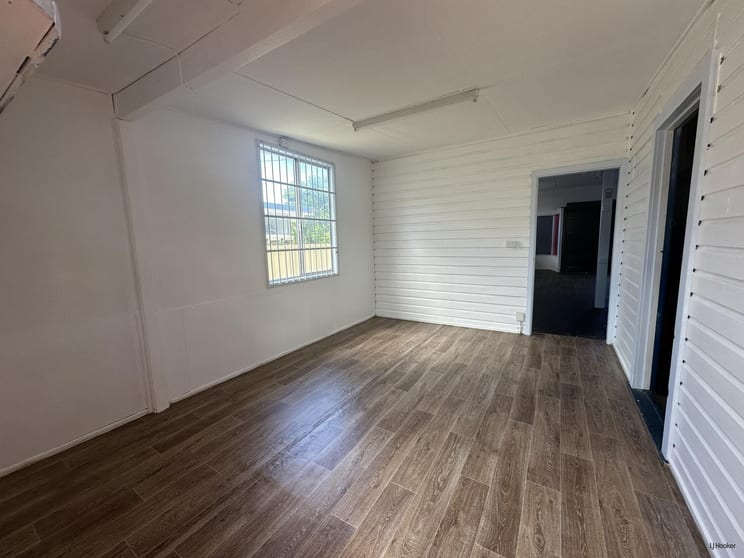 Click to view all images 39C Minjungbal Drive Tweed Heads South NSW 2486 - Image 3