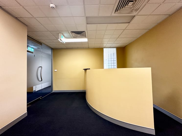 Click to view all images Unit 1 Level 4 17-21 University Avenue City ACT 2601 - Image 1