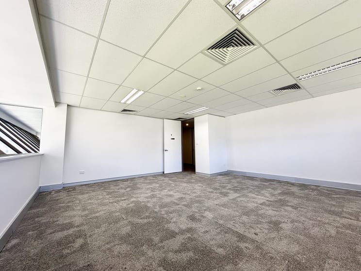 Click to view all images Unit 9 Level 5 17-21 University Avenue City ACT 2601 - Image 3