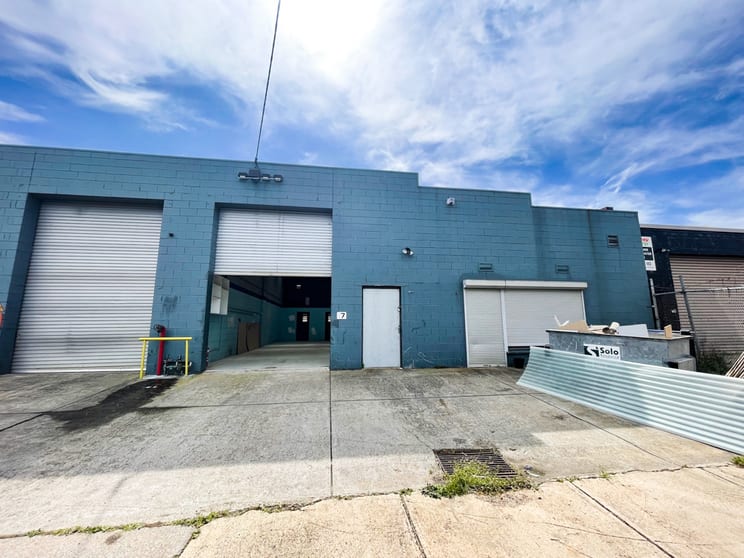 Click to view all images 2/17 Patrick Court Seaford VIC 3198 - Image 2