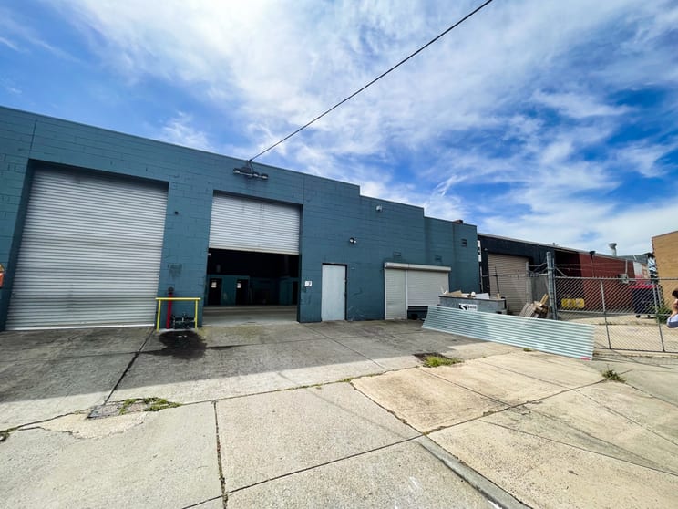 Click to view all images 2/17 Patrick Court Seaford VIC 3198 - Image 1