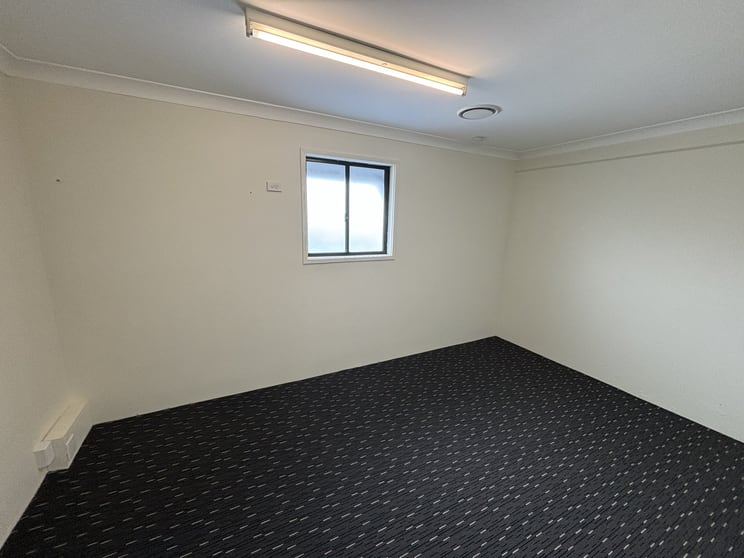 Click to view all images 2/53-55 Currumbin Creek Road Currumbin Waters QLD 4223 - Image 3