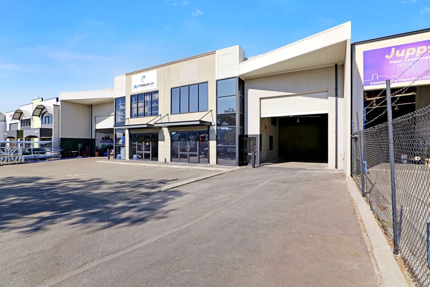 Click to view all images 2/19 Mordaunt Circuit Canning Vale WA 6155 - Image 1