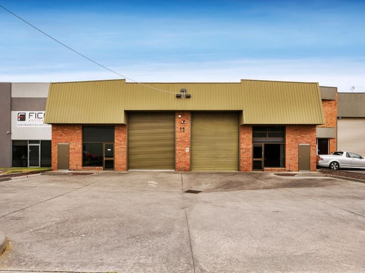 Click to view all images 2/11 Jarrah Drive Braeside VIC 3195 - Image 1