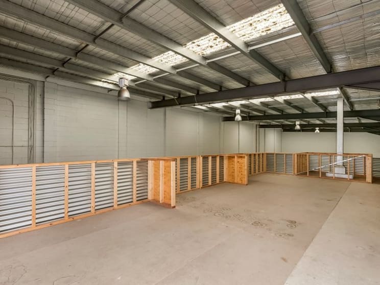 Click to view all images 2/11 Jarrah Drive Braeside VIC 3195 - Image 2