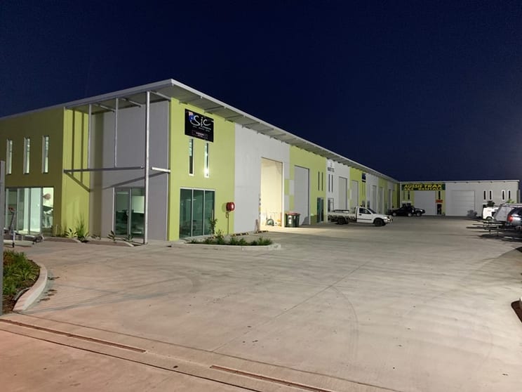 Click to view all images 2/38 Southern Cross Circuit Urangan QLD 4655 - Image 1