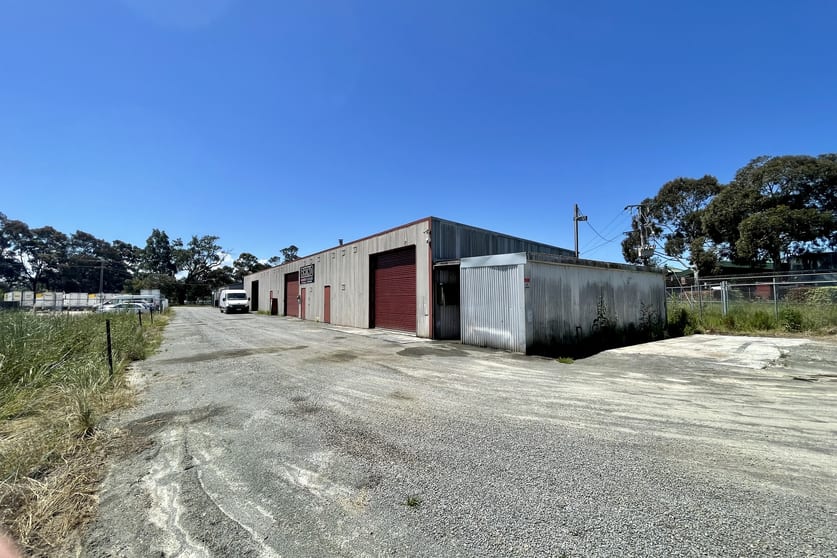 Click to view all images 4/627 Main Street Bairnsdale VIC 3875 - Image 2