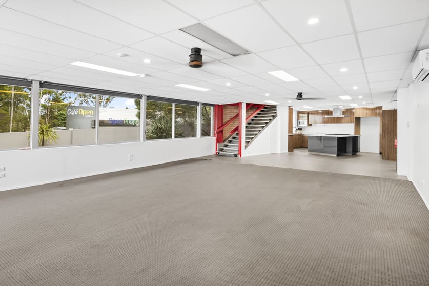 Click to view all images 7 Commercial Drive Ashmore QLD 4214 - Image 3