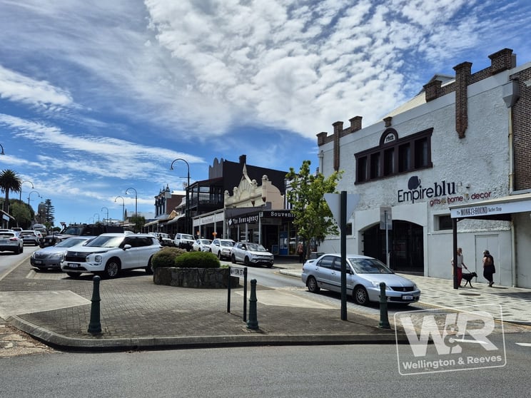 Click to view all images Shop 1/120 York Street Albany WA 6330 - Image 2