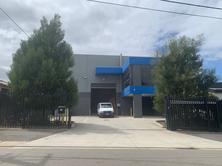 Click to view all images 15 Ormond Avenue Sunshine VIC 3020 - Image 1