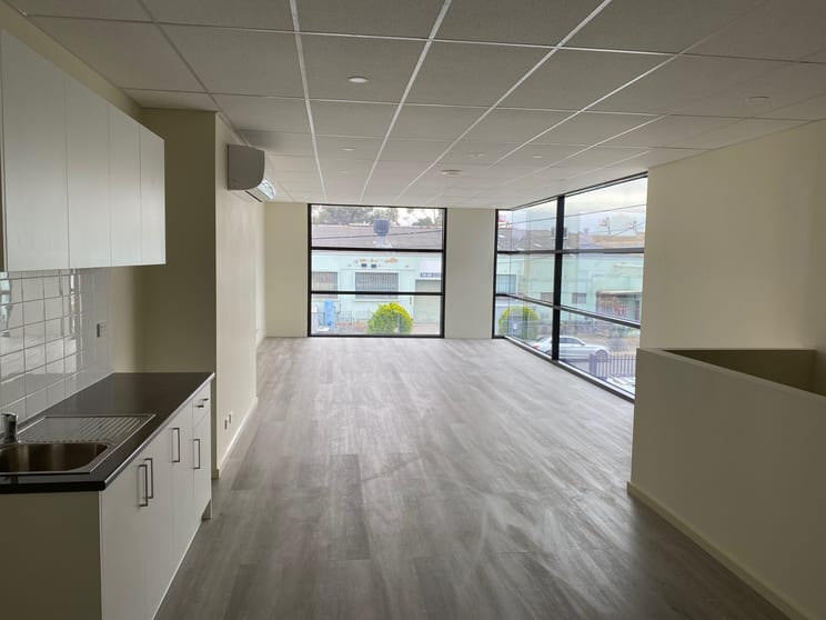 Click to view all images 15 Ormond Avenue Sunshine VIC 3020 - Image 2
