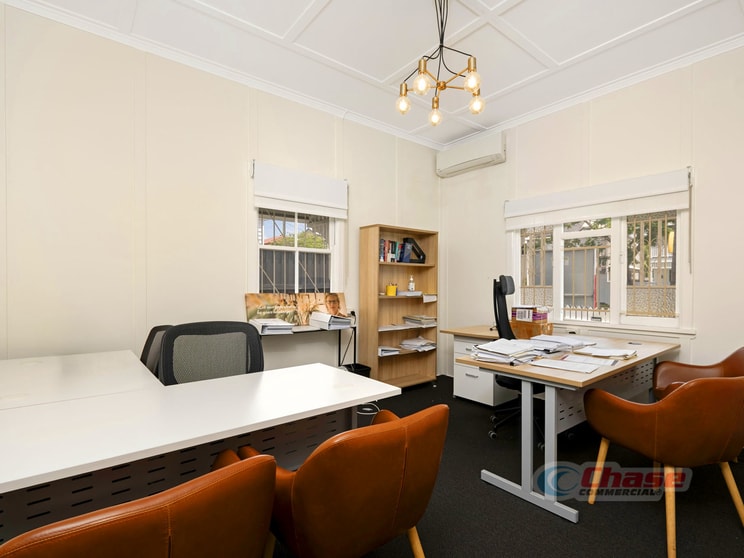 Click to view all images 87 Days Road Grange QLD 4051 - Image 2