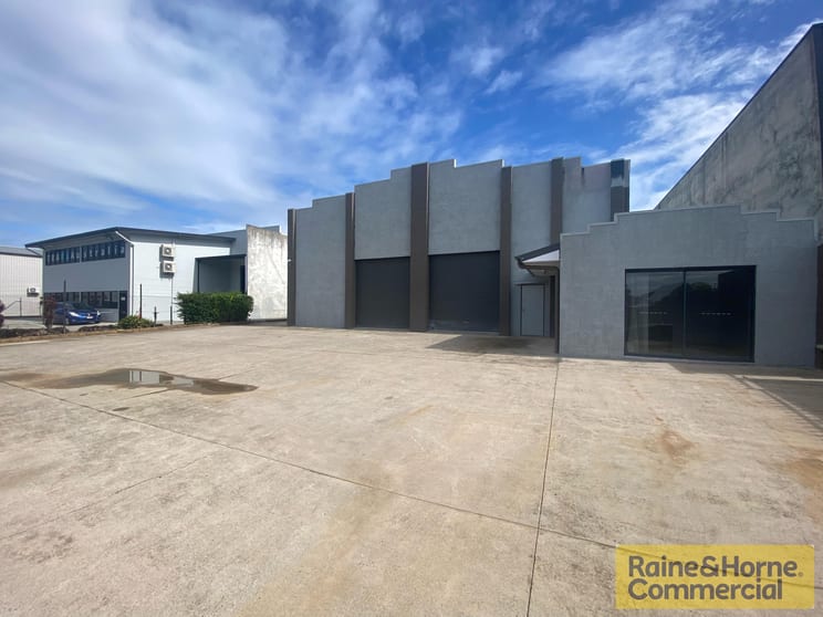 Click to view all images 357 MacDonnell Road Clontarf QLD 4019 - Image 2